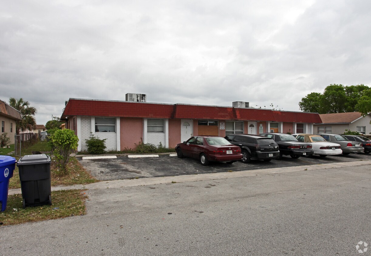 7611 SW 10th Ct, Pompano Beach, FL 33068 Apartments at 7611 SW 10th