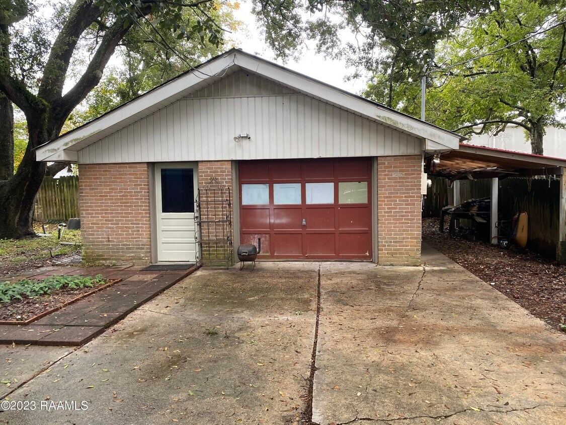 Primary Photo - 102 Birch Dr