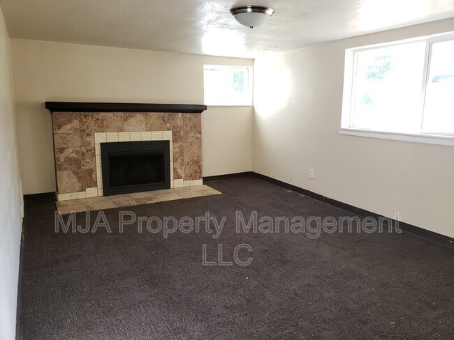 Building Photo - 1458 N 300 W