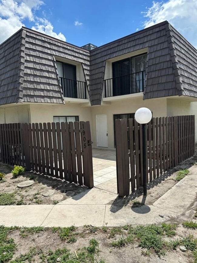 Foto del edificio - 1917 N Congress Ave