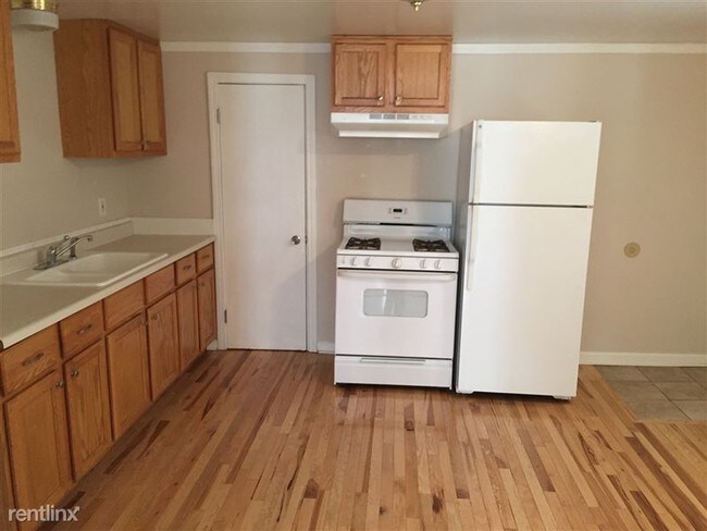 Building Photo - 411 7th St NW