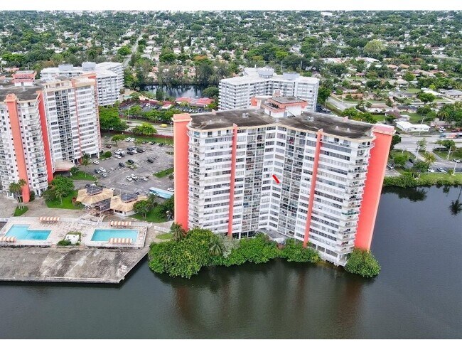 Foto del edificio - 1301 NE Miami Gardens Dr
