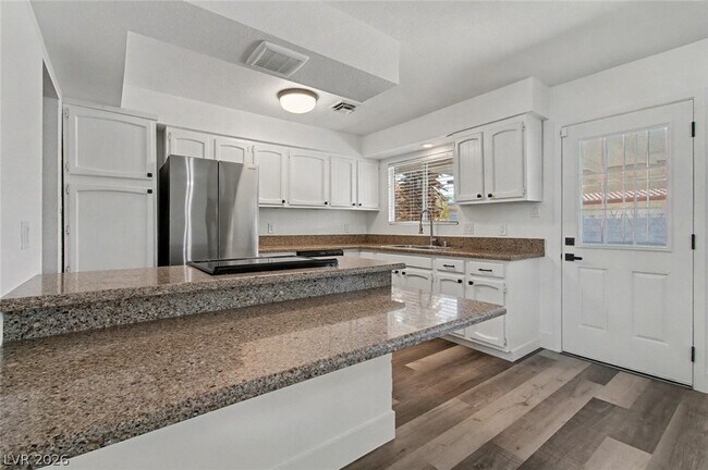 Foto del edificio - 1319 S Lindell Rd