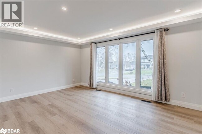 Building Photo - 20 Ottaway Ave