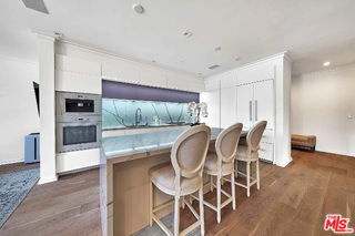 Foto del edificio - 132 N Swall Dr