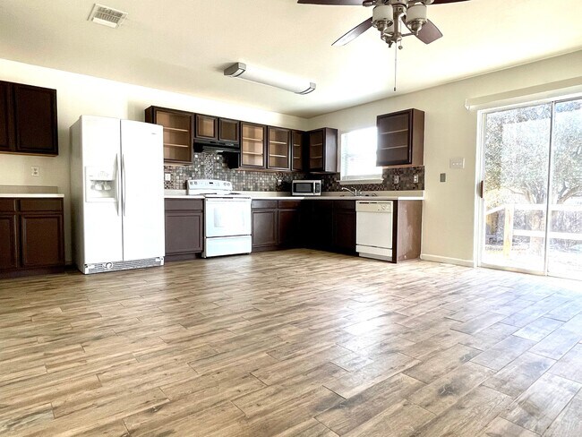 Building Photo - 8807 Shaenwest