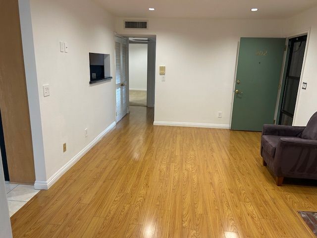 Foto del edificio - 4000 W Victory Blvd