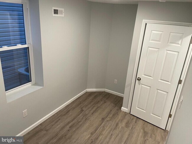 Foto del edificio - 2406 W Thompson St