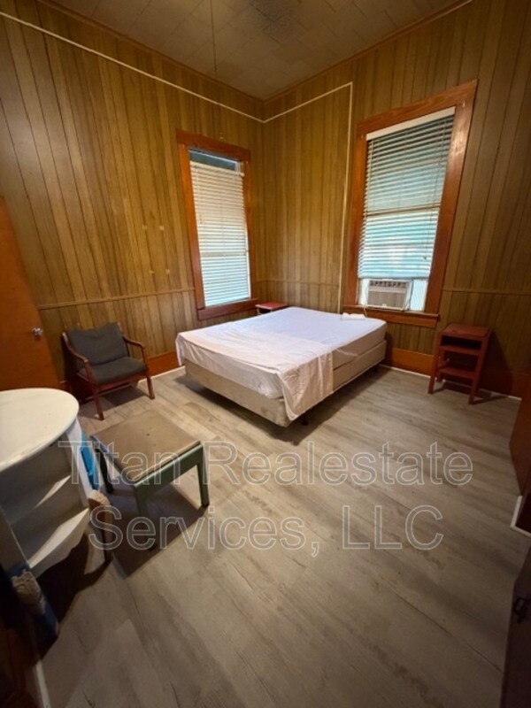 Foto del edificio - 218 W St Peter St