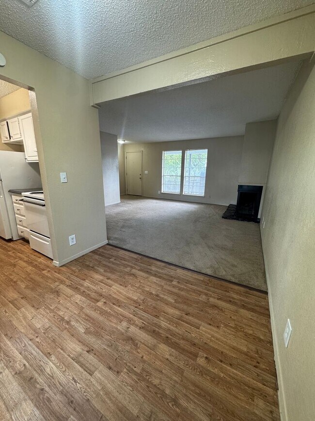 Foto del edificio - 2411 E 55th Pl