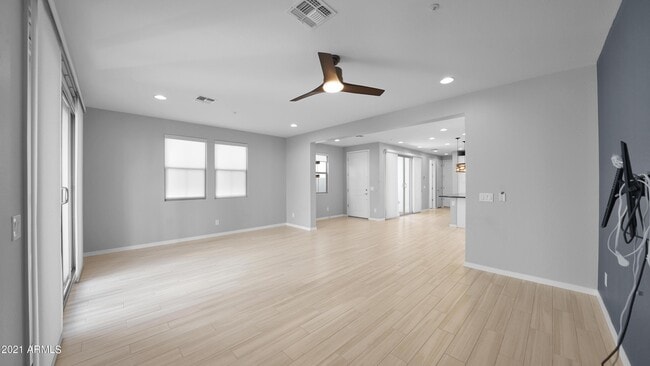 Building Photo - 2354 W Gloria Ln