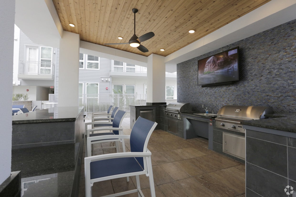 Azure 1111 Durham Dr Houston, TX 77007