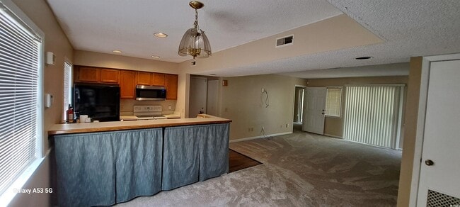 Building Photo - 1025 Plantation Dr W