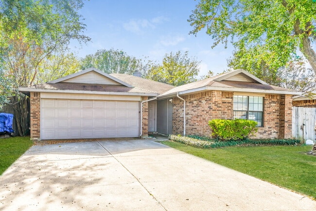 Building Photo - 228 Lantana Dr