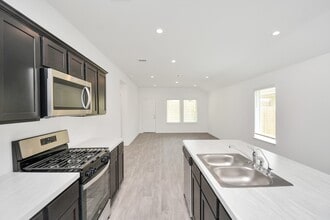Building Photo - 23133 Teakwood Hills Dr