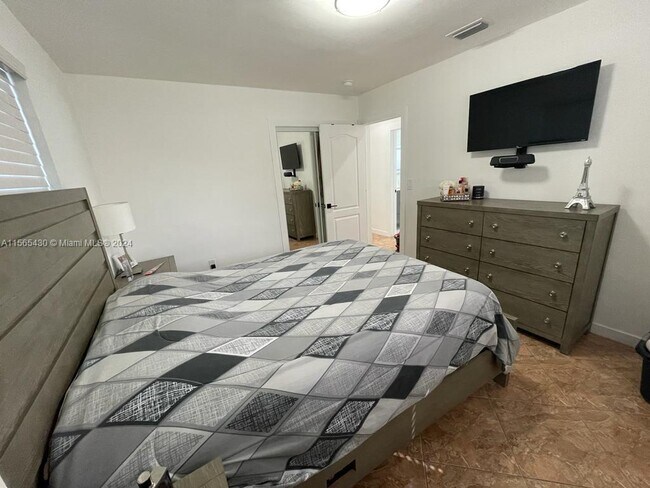 Foto del edificio - 4480 NW 170th St