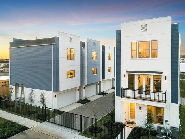 Foto del edificio - 2613 Hutchins St