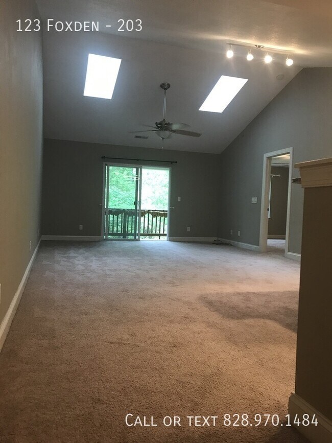 Building Photo - 123 Foxden-203