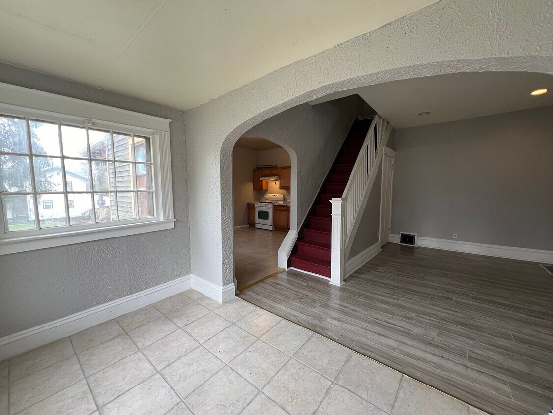 404 W 7th St, Jamestown, NY 14701 Townhome Rentals in Jamestown NY