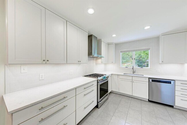 Building Photo - 2700 Addison Ave