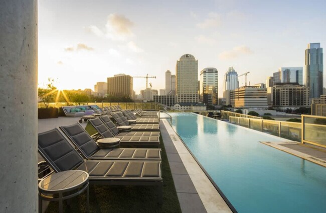 Foto del edificio - 615 W 7th St
