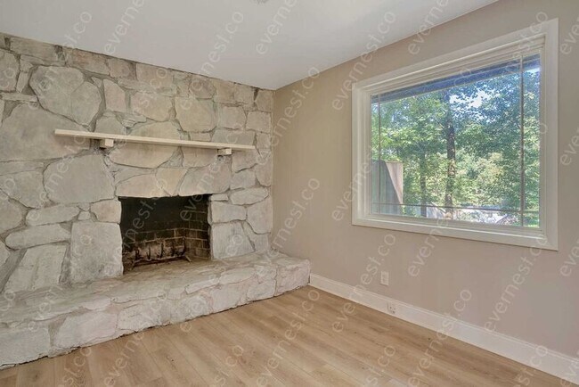 Building Photo - 1461 Palisades Rd