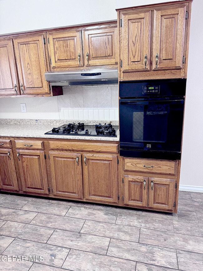 Building Photo - 3330 Wedgewood Dr