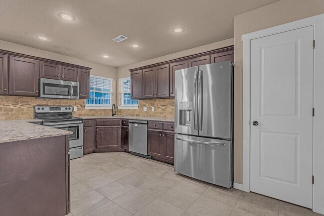 Building Photo - Beautiful 3-Bedroom Home with Open Layout ...