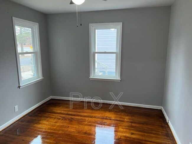 Building Photo - 808 N Elm St