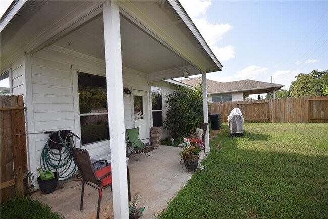 Building Photo - 21510 Falvel Misty Dr
