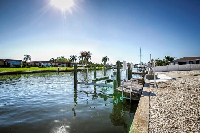 Building Photo - 3615 Royal Palm Dr
