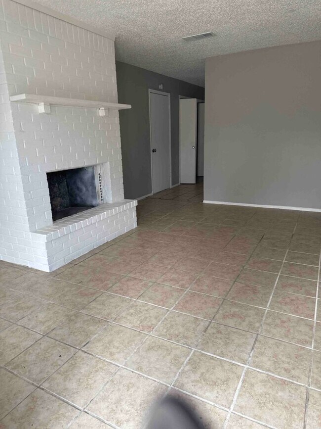 Photo - For Sale or Lease House