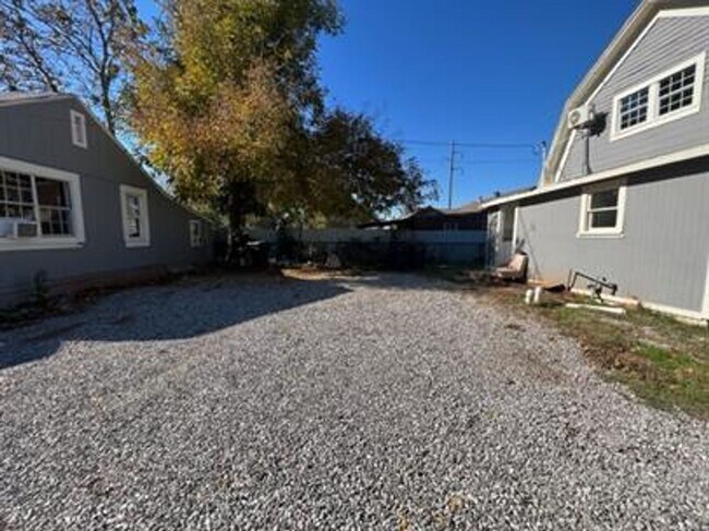 Foto del edificio - 3 Bed / 1.5 Bath Home Available Now!