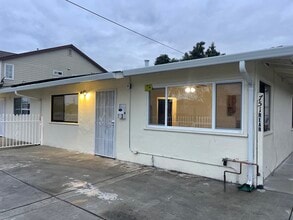 Building Photo - 753 Bartlett Ave