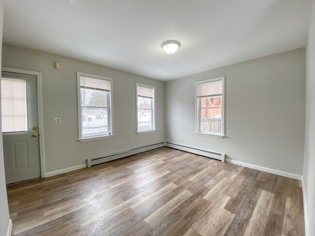 Building Photo - Gorgeous single-family home near Hartford ...