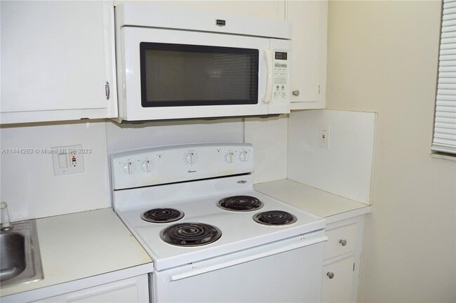 Building Photo - 3490 Foxcroft Rd