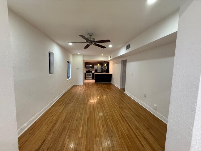 Foto del edificio - 3669 NW 18th St