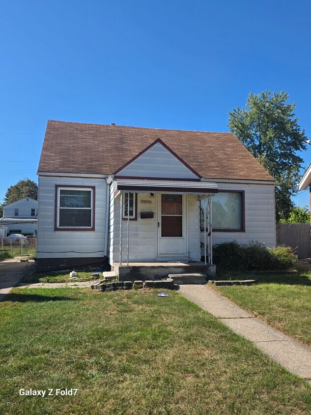 Foto principal - $1200 2 bedroom bungalow