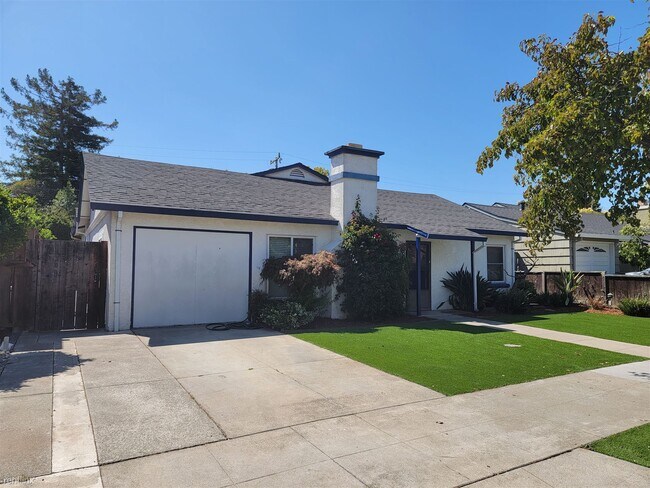 Building Photo - 4 br, 2.5 bath House - 1019 Inverness Drive