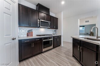 Building Photo - 3540 Vly Lily St