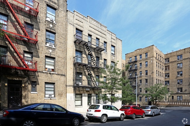 Building Photo - 670 W 193rd St