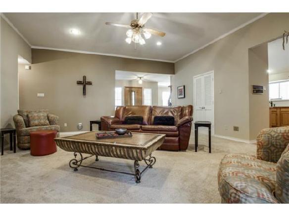 Foto del edificio - 3701 Dutton Dr