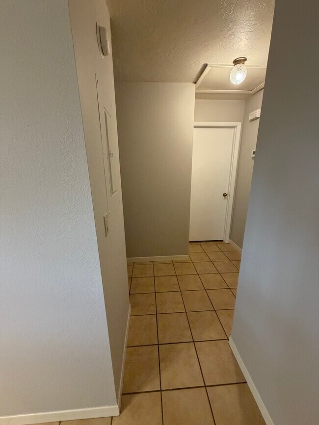 Pasillo - 818 Placid Lakes Blvd