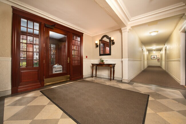 Building Photo - 64 Queensberry St