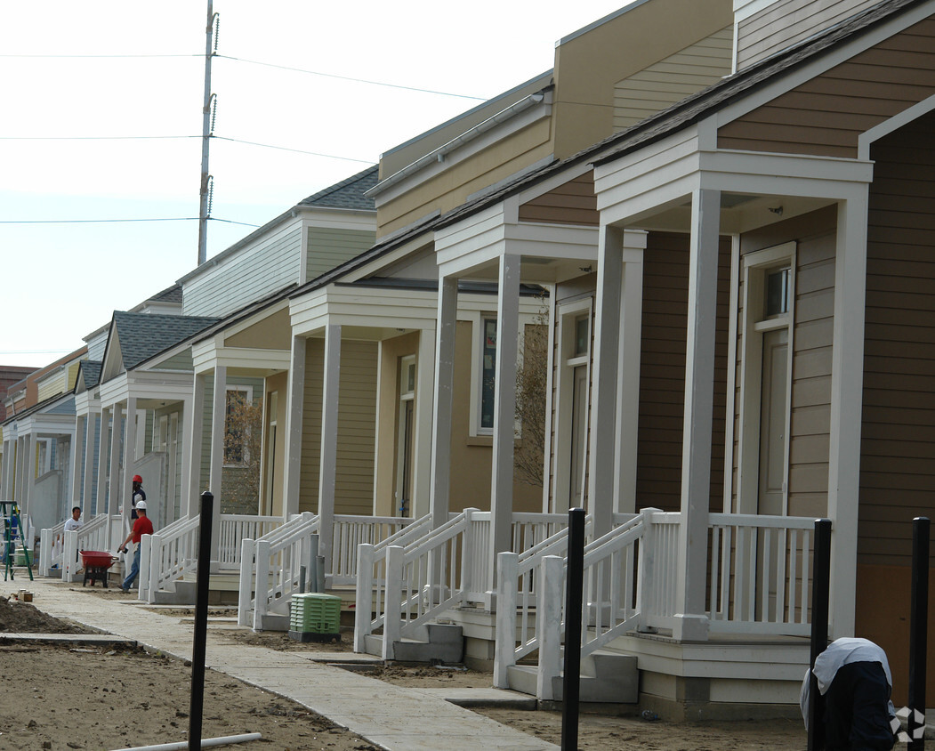 Building Photo - 740 Adele Dr