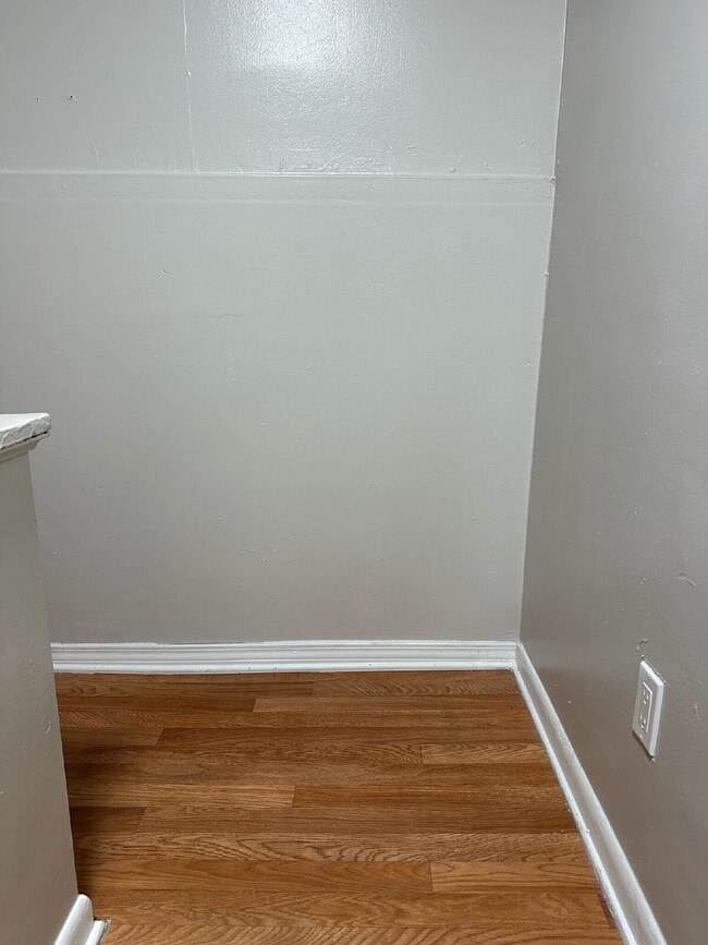 Building Photo - Charming 4-Bedroom Home with 2 Full Baths ...