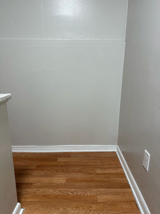 Foto del edificio - Charming 4-Bedroom Home with 2 Full Baths ...