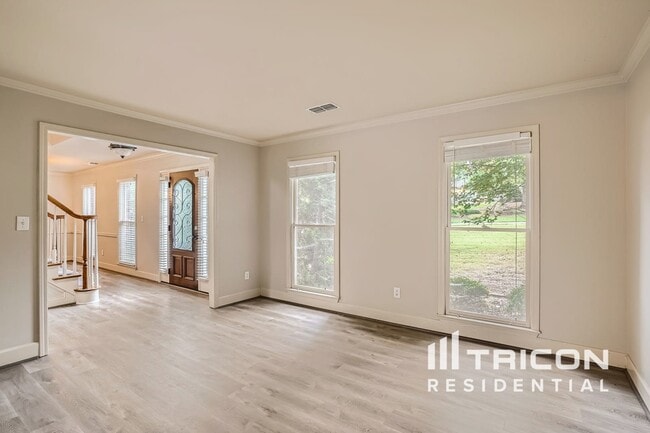 Building Photo - 125 Hunters Trce