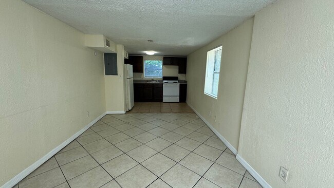 Foto del edificio - Affordable Ground-Floor Unit with Great Ci...