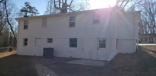 Building Photo - 1711 Alexsandria Rd
